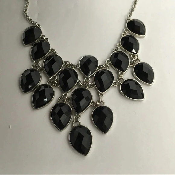Black Teardrop Cluster Statement Necklace - Picture 3 of 5